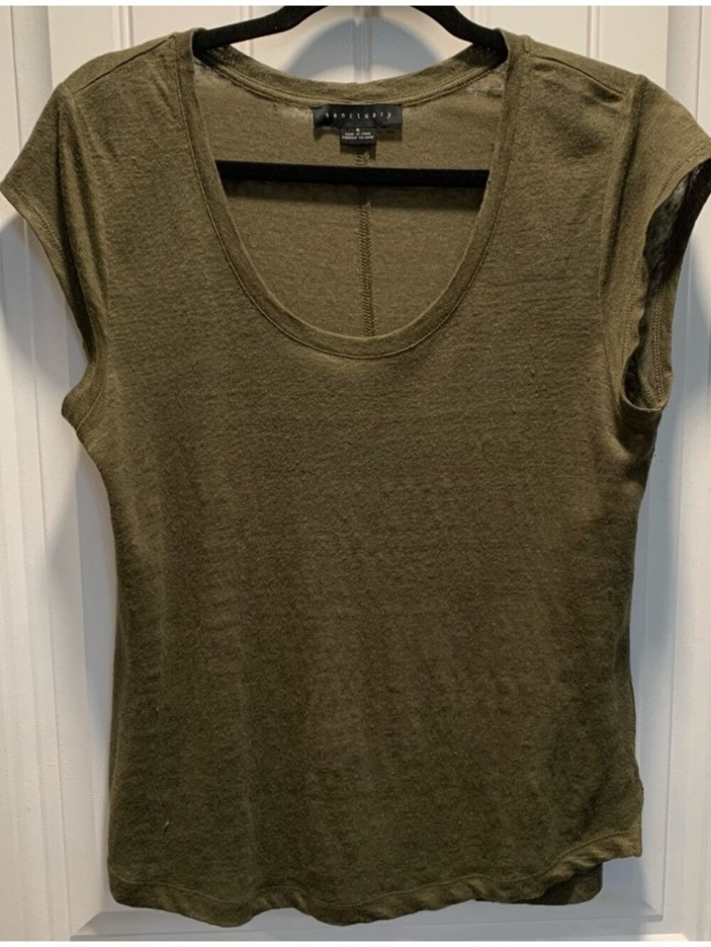 Green top. Scoop neck t shirt. Lightweight. - Picture 1 of 3